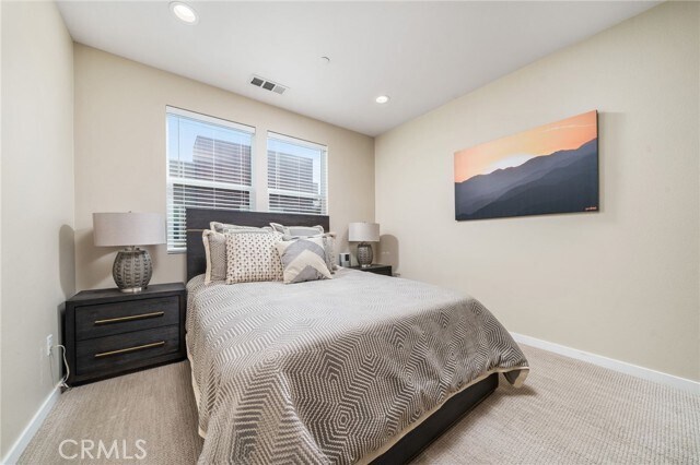 Building Photo - 8836 Jacaranda Ave