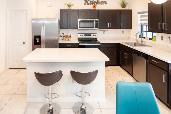 Building Photo - 1176 SW 7th Ct