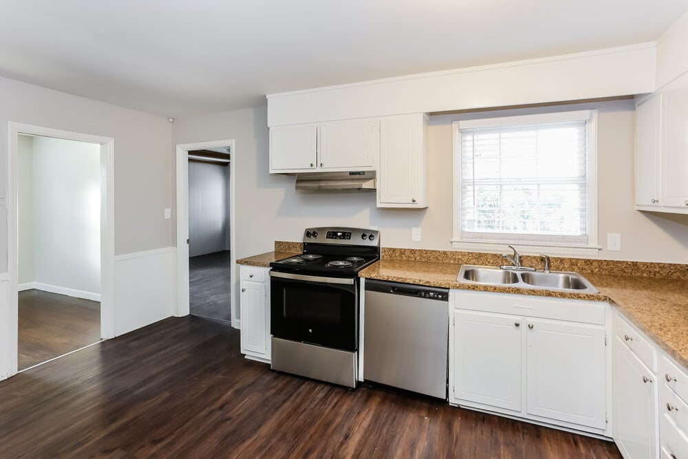 Building Photo - 5000 Coronado Dr