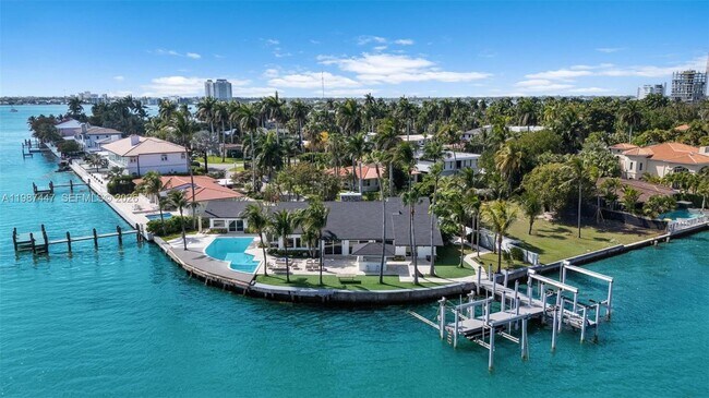 Building Photo - 1365 Bay Terrace