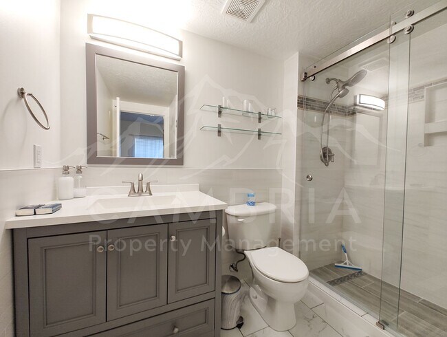 Building Photo - 4340 S Highland Dr