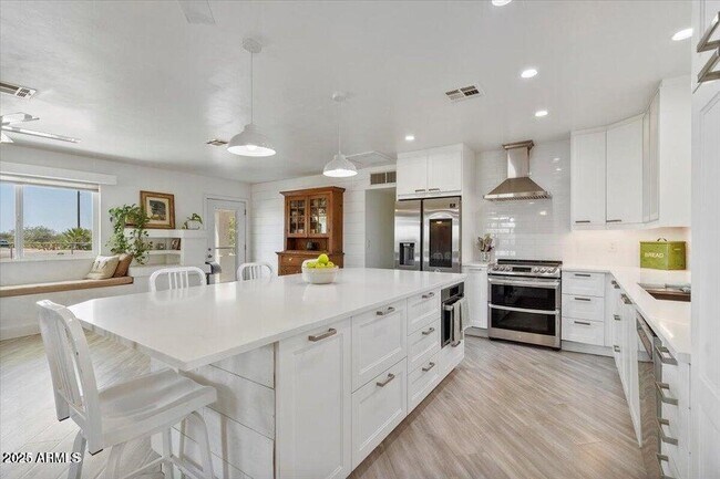 Building Photo - 42803 N Murphy Ave