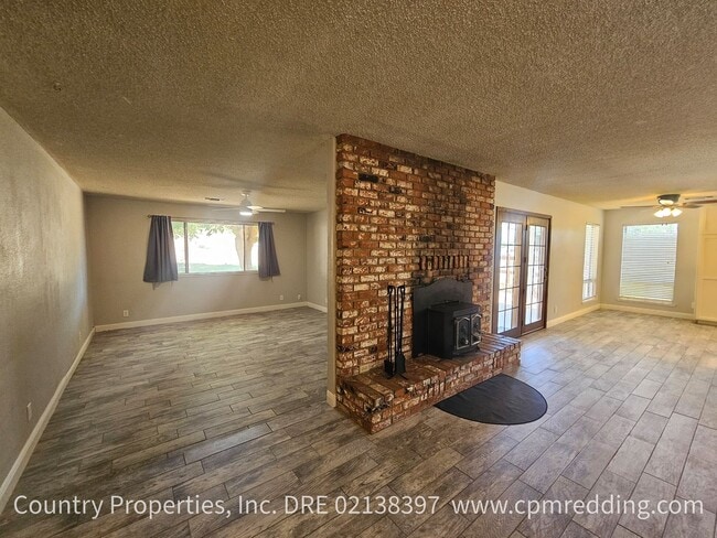 Building Photo - Updated Home on 1.84 Acres with Horse Possibility Available Now!
