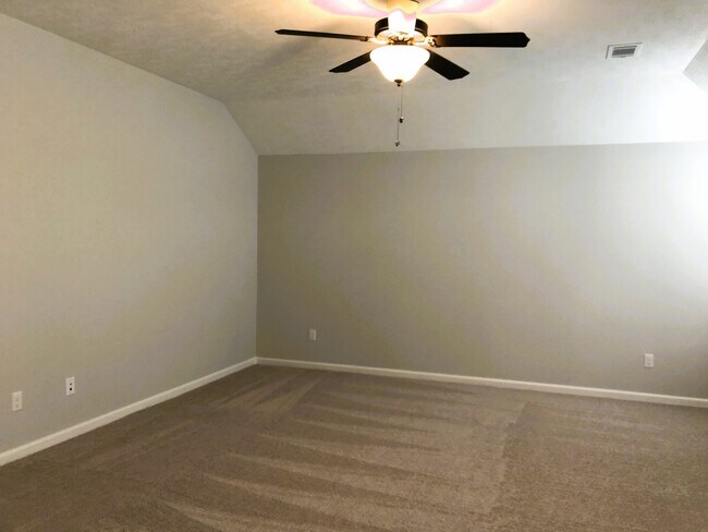 Building Photo - 1052 Mulford Lp