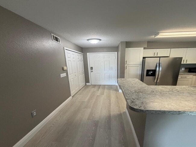 Building Photo - 13803 Fairway Island Dr