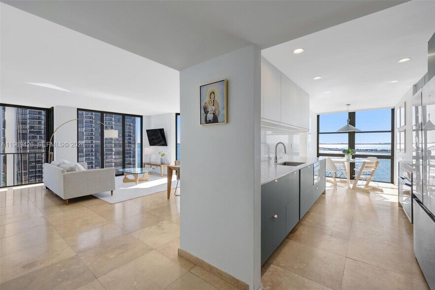 Building Photo - 1915 Brickell Ave