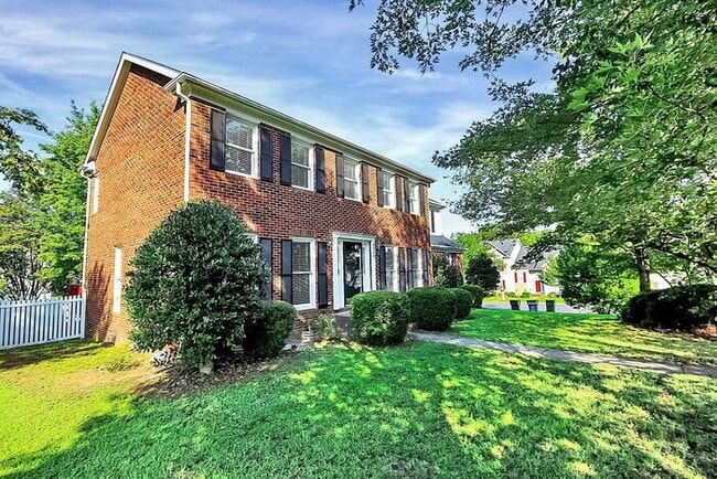 Building Photo - Well Maintained 4BD/2.5BA Home in the Cheshunt Community!