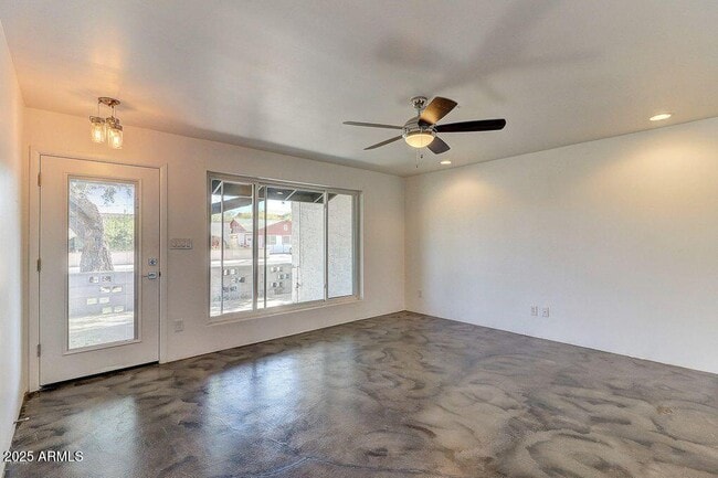 Building Photo - 8338 E Granada Rd