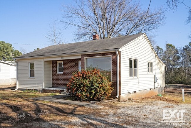 Primary Photo - 3 Bedroom/1 Bathroom Brick Ranch For Rent