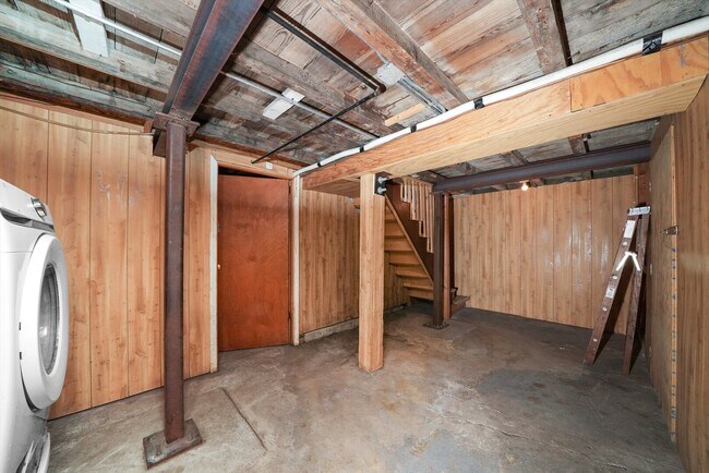 Building Photo - 6540 S Vernon Ave