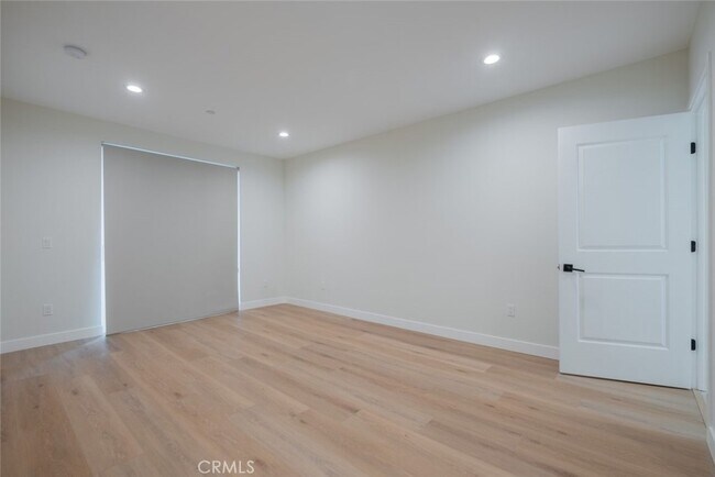 Building Photo - 10218 Fernglen Ave