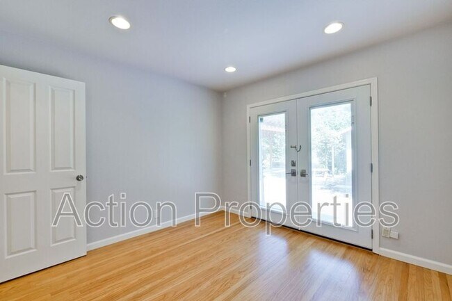 Building Photo - 1549 Alisal Ave