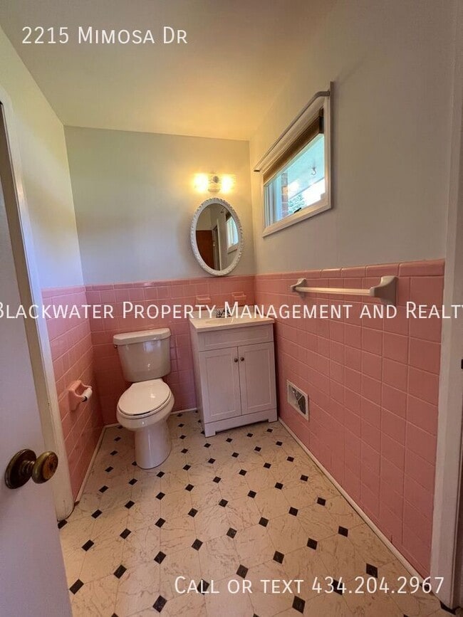 Building Photo - 2215 Mimosa Dr