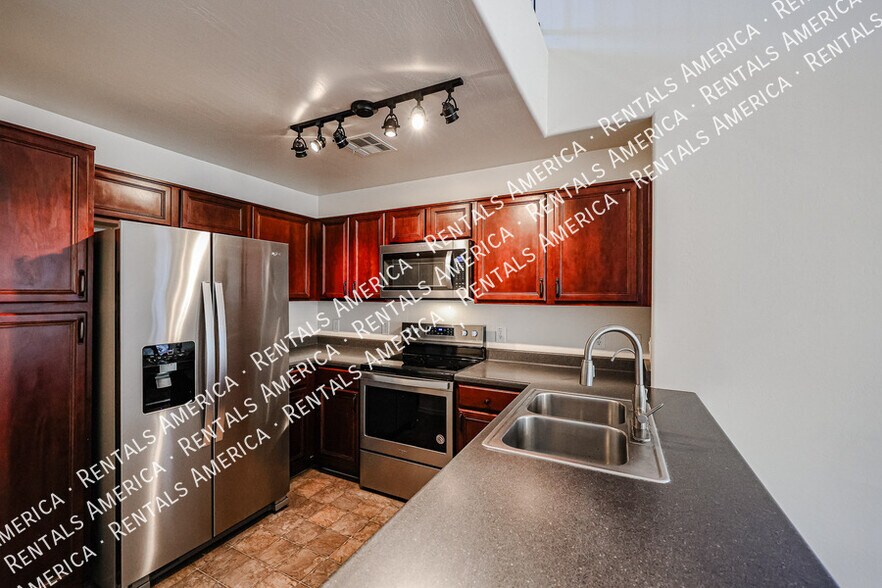 Building Photo - 4057 E Windsor Dr