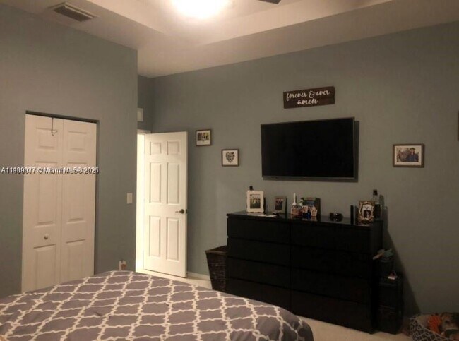 Building Photo - 4913 SW 141st Ave