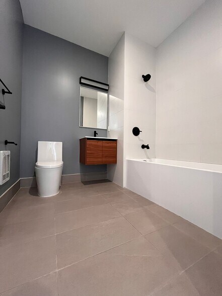 Building Photo - 546 Martin Luther King Jr Dr