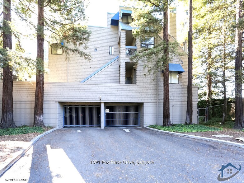 Building Photo - 1091 Foxchase Dr