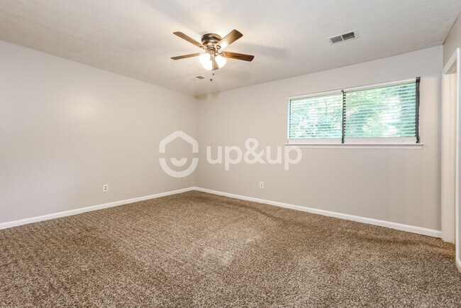 Building Photo - Fantastic 3bd/2ba home! Let yourself in!