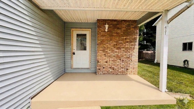 Building Photo - 431 S Village Ct