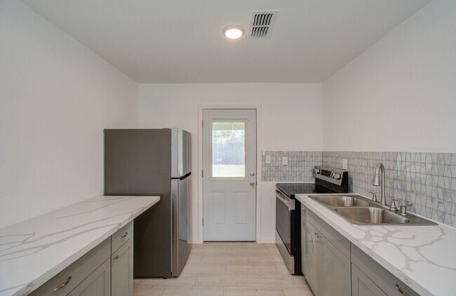 Building Photo - 12642 Alice Ln