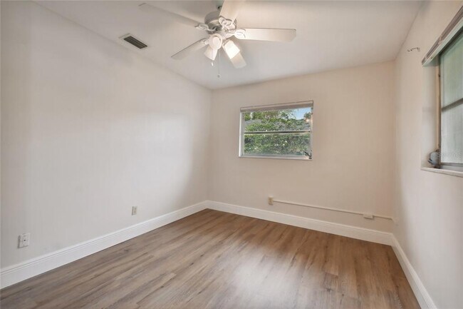 Building Photo - 2111 Lanai Ave