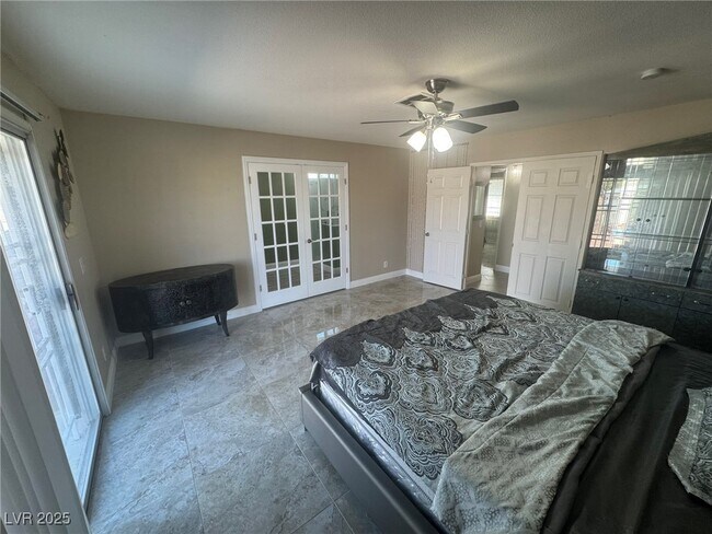 Building Photo - 6224 Miraloma St