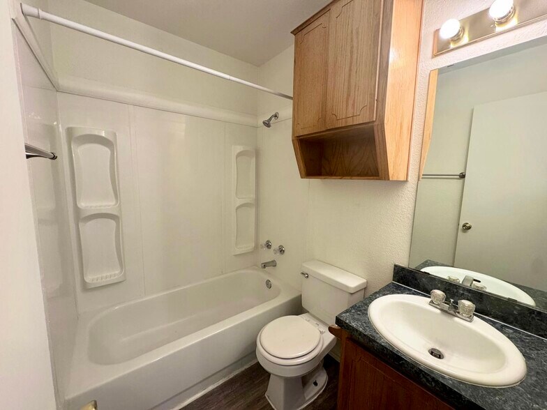 Building Photo - 1112 Leslie Cir