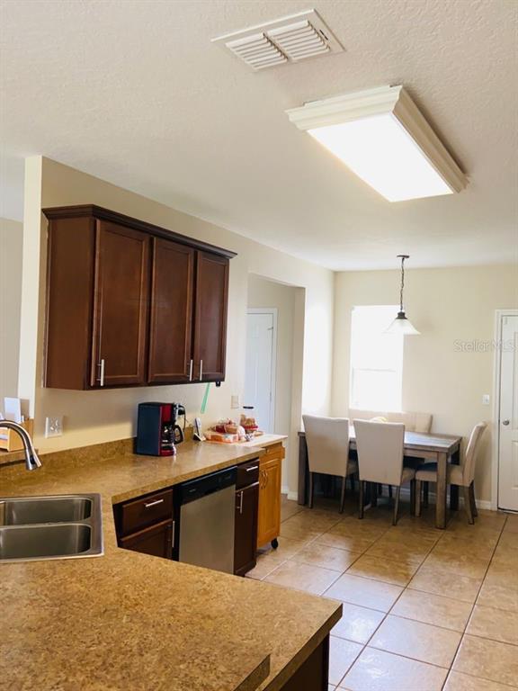 Building Photo - 1562 Tamarind Rd