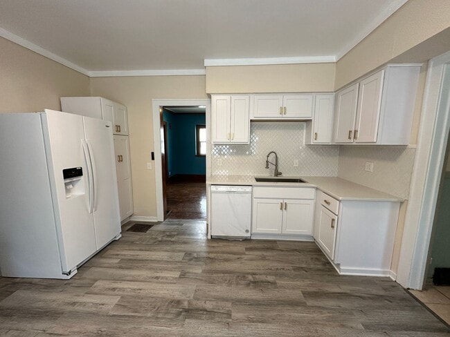 Building Photo - 1119 Alexander St SE