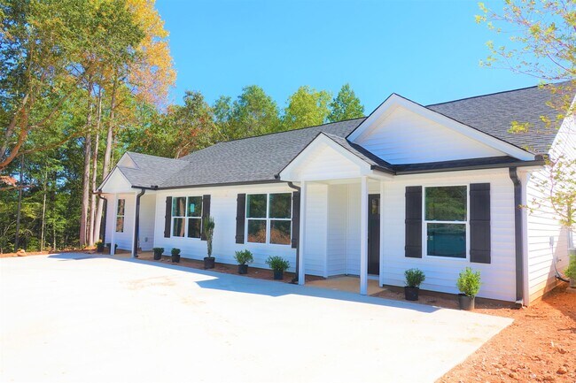 Building Photo - 137B C and S Dr