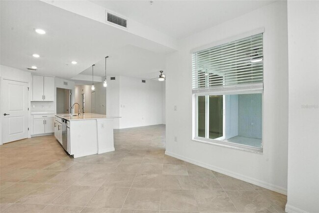 Building Photo - 14281 Heritage Landing Blvd