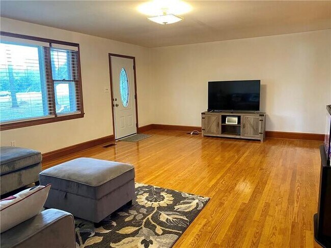 Primary Photo - 10102 White Oak Rd, Ford, VA 23850, USA