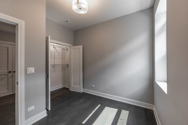Building Photo - 3253 N Elston Ave