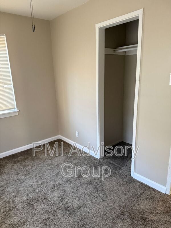 Building Photo - 216 SW Heights Rd