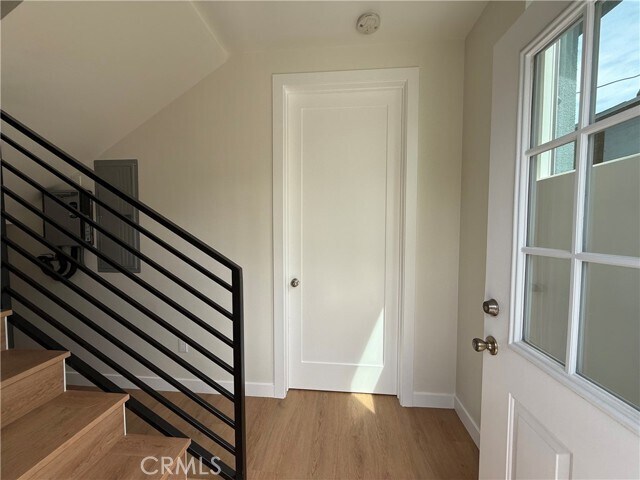 Building Photo - 20953 Saticoy St