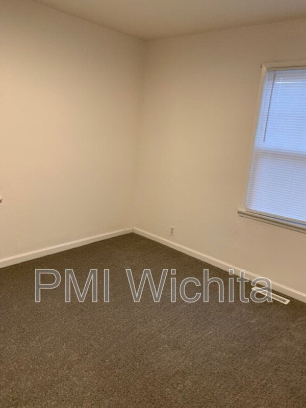 Building Photo - 2328 S Broadview St