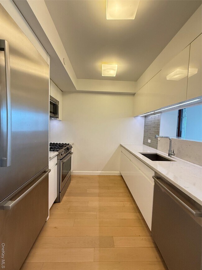 Building Photo - 138-35 39th Ave