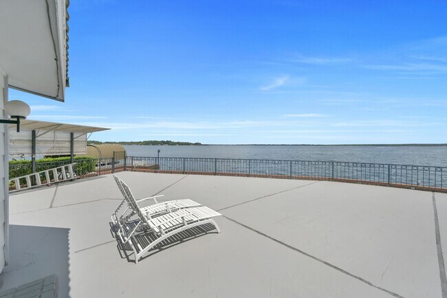 Building Photo - Fully Furnished 2 bedroom Lakefront with 1...