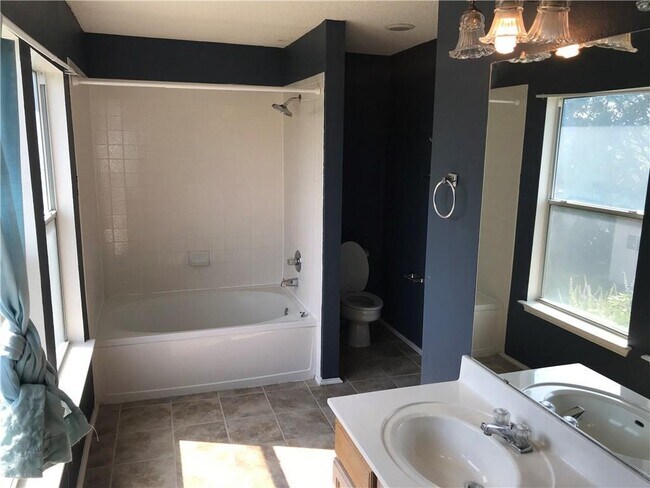 Building Photo - 2516 Stapleford Dr