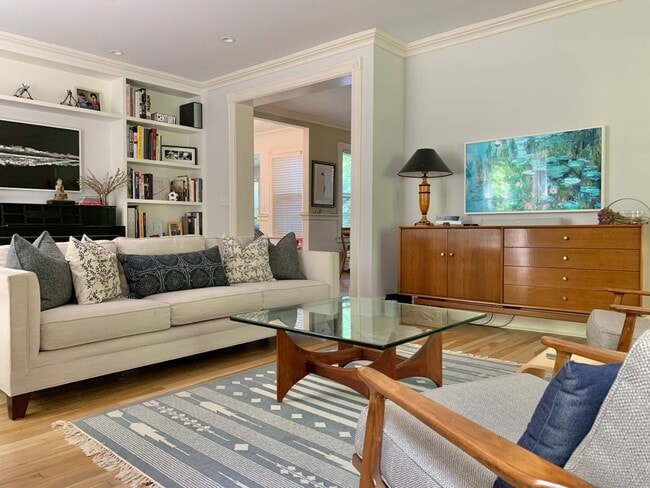 Building Photo - 81 Hampton St