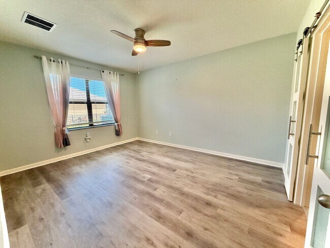 Building Photo - Spacious Home in Crystal Bay offering 4 bedrooms with upgrades throughout