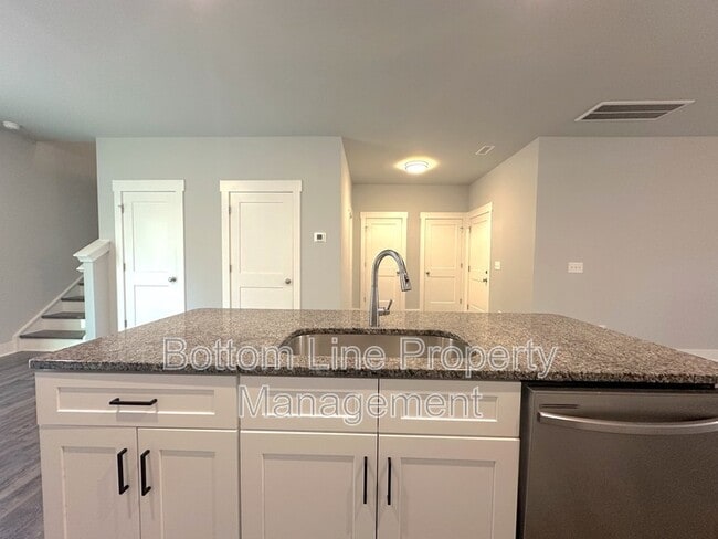 Building Photo - 3814 Starmount Ave