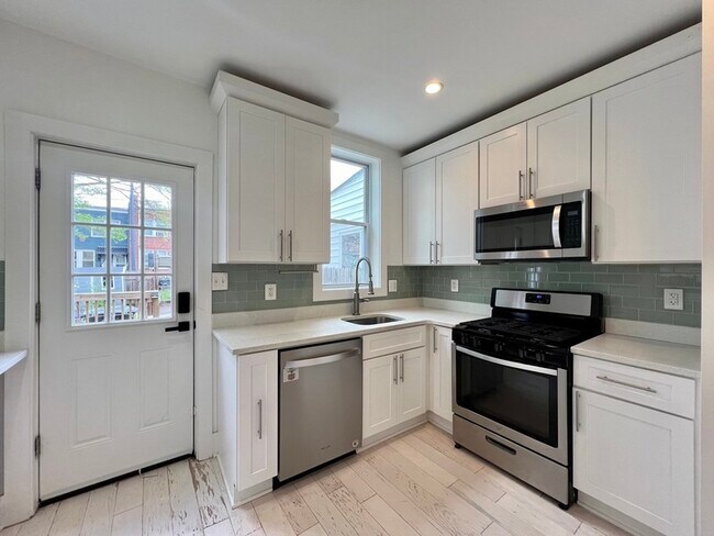 Building Photo - 1742 L St NE