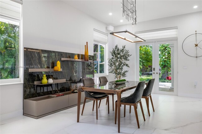 Building Photo - 8941 SW 65th Ct