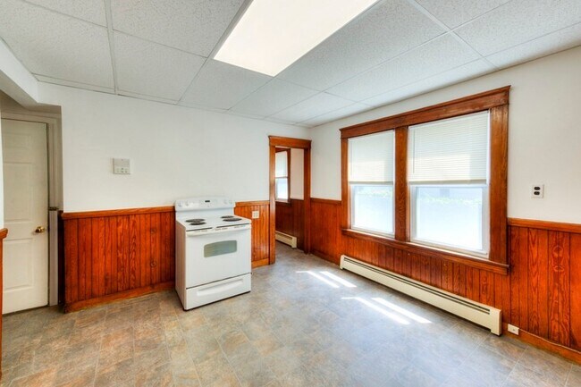 Building Photo - 377 Chandler St