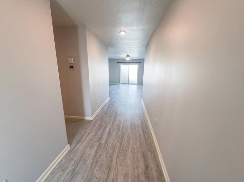 Building Photo - 1093 Sunset Ave