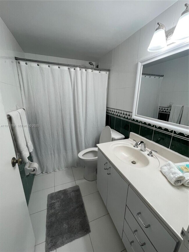 Building Photo - 5601 Collins Ave