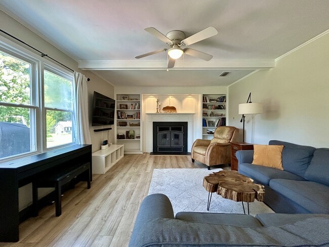Building Photo - 1701 Everest Cir