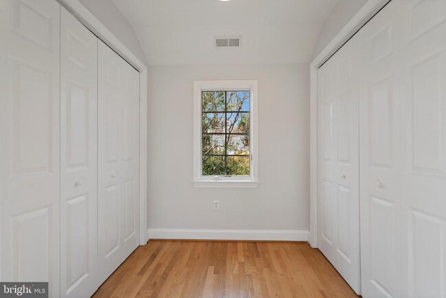 Building Photo - 2426 N Powhatan St