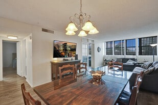 Building Photo - 2017 S Ocean Dr